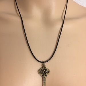 Vintage Look Boho Skeleton Key Necklace